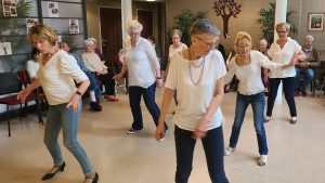 Danse en ligne à la résidence de Morchêne